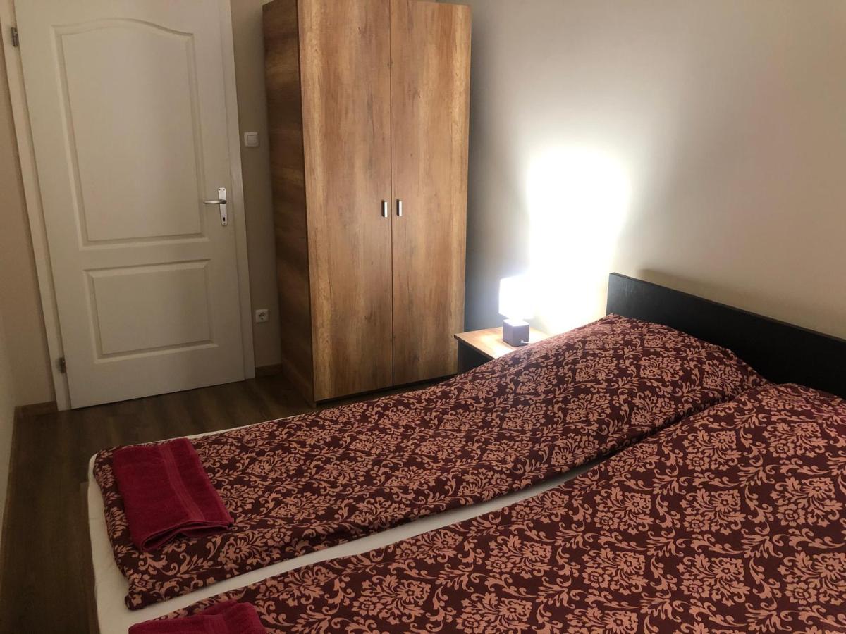 Alina Apartmanok ハイデゥソボスロー エクステリア 写真