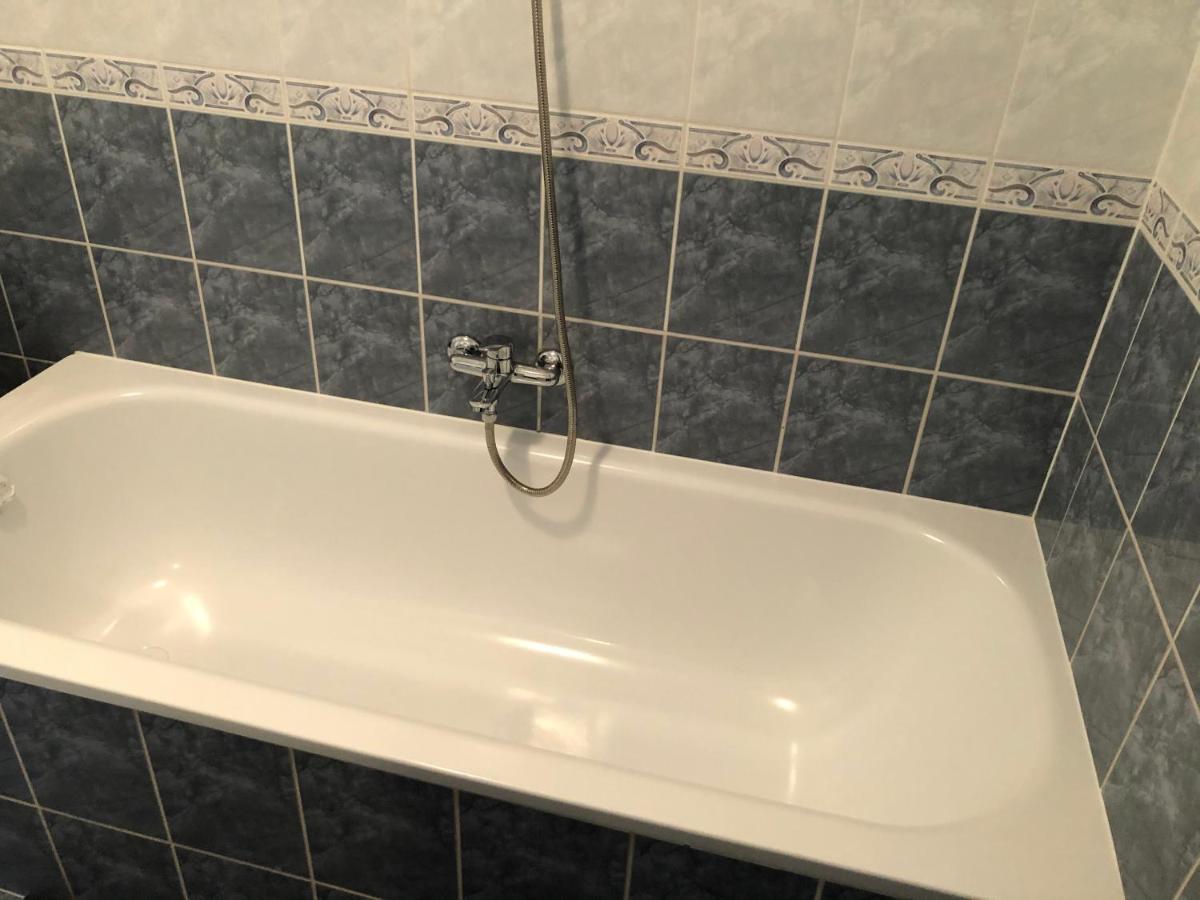 Alina Apartmanok ハイデゥソボスロー エクステリア 写真