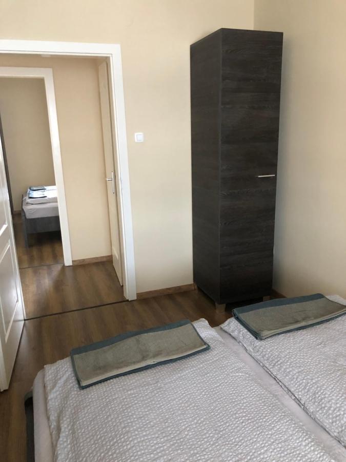 Alina Apartmanok ハイデゥソボスロー エクステリア 写真