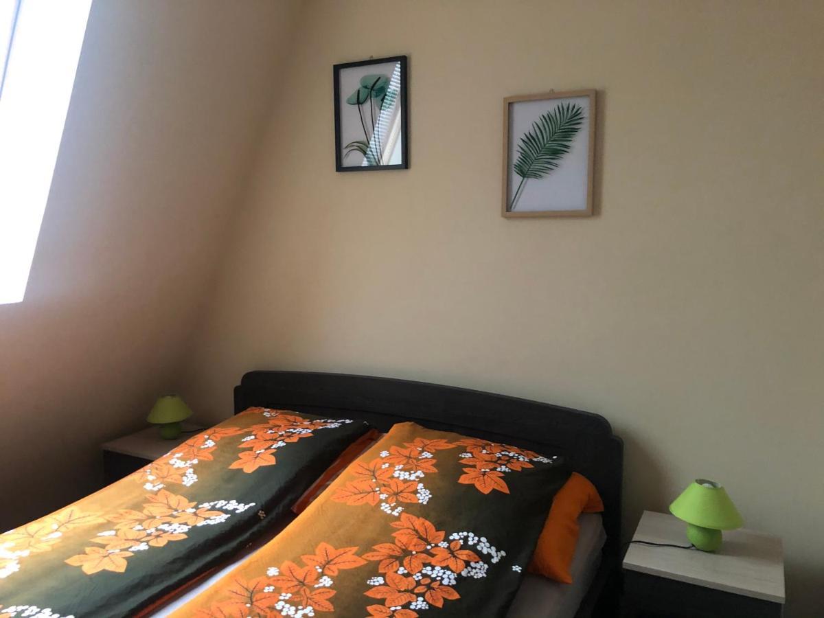 Alina Apartmanok ハイデゥソボスロー エクステリア 写真