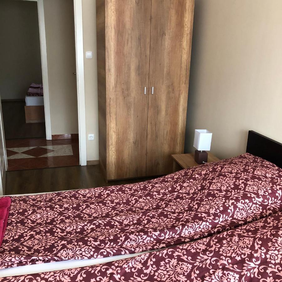 Alina Apartmanok ハイデゥソボスロー エクステリア 写真