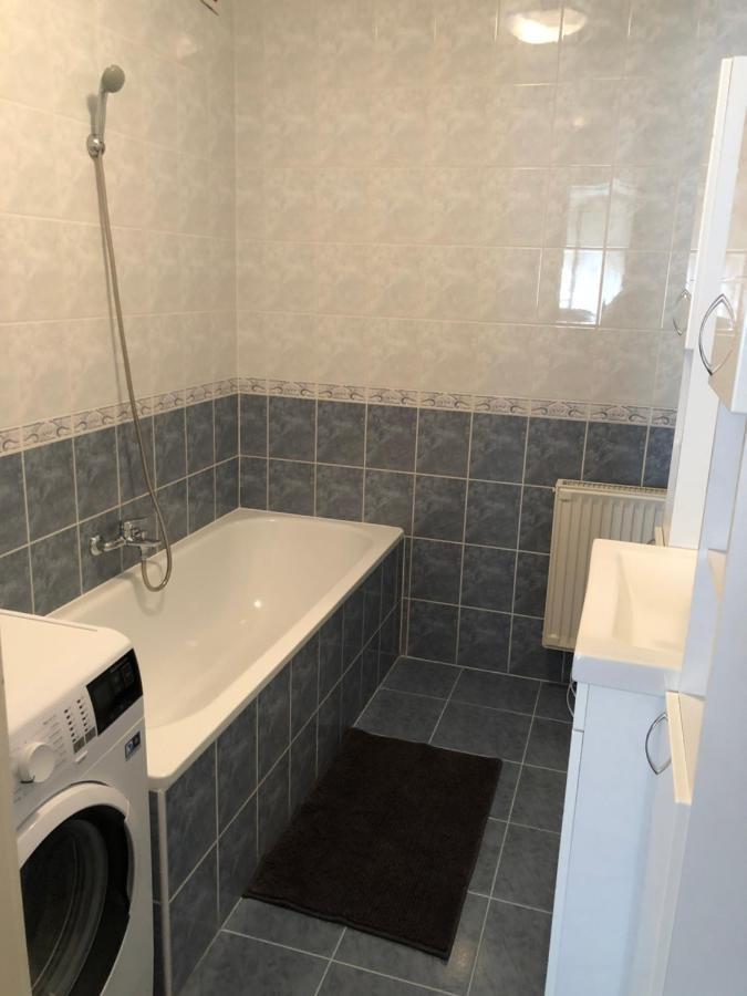Alina Apartmanok ハイデゥソボスロー エクステリア 写真