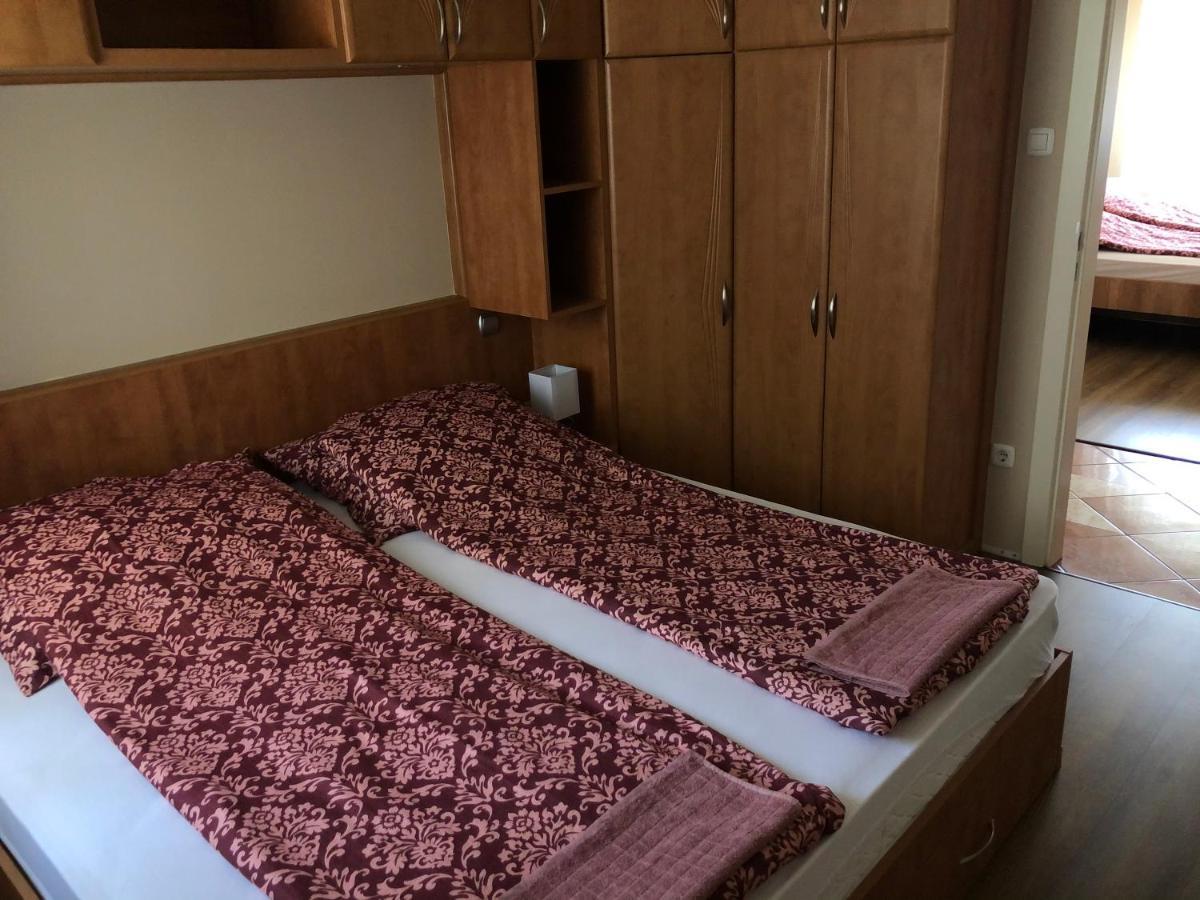 Alina Apartmanok ハイデゥソボスロー エクステリア 写真