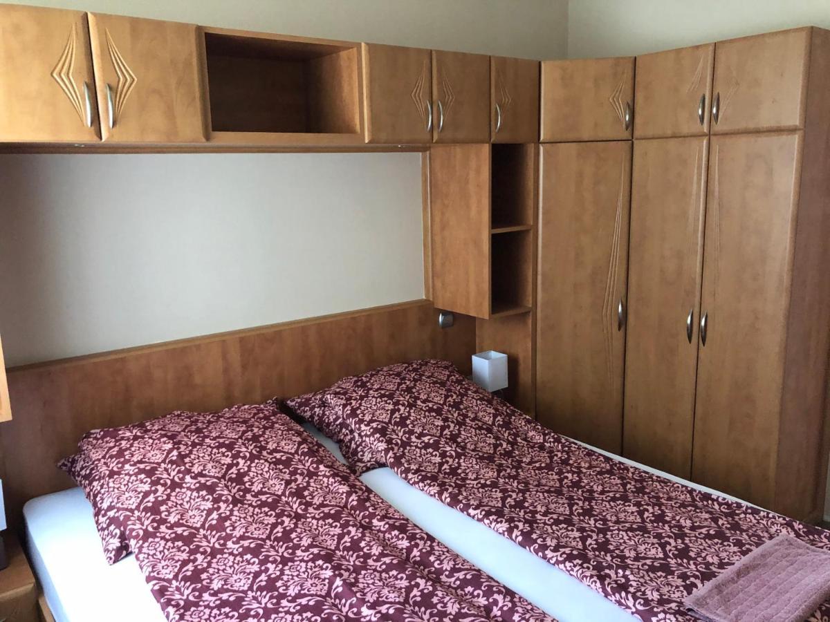Alina Apartmanok ハイデゥソボスロー エクステリア 写真