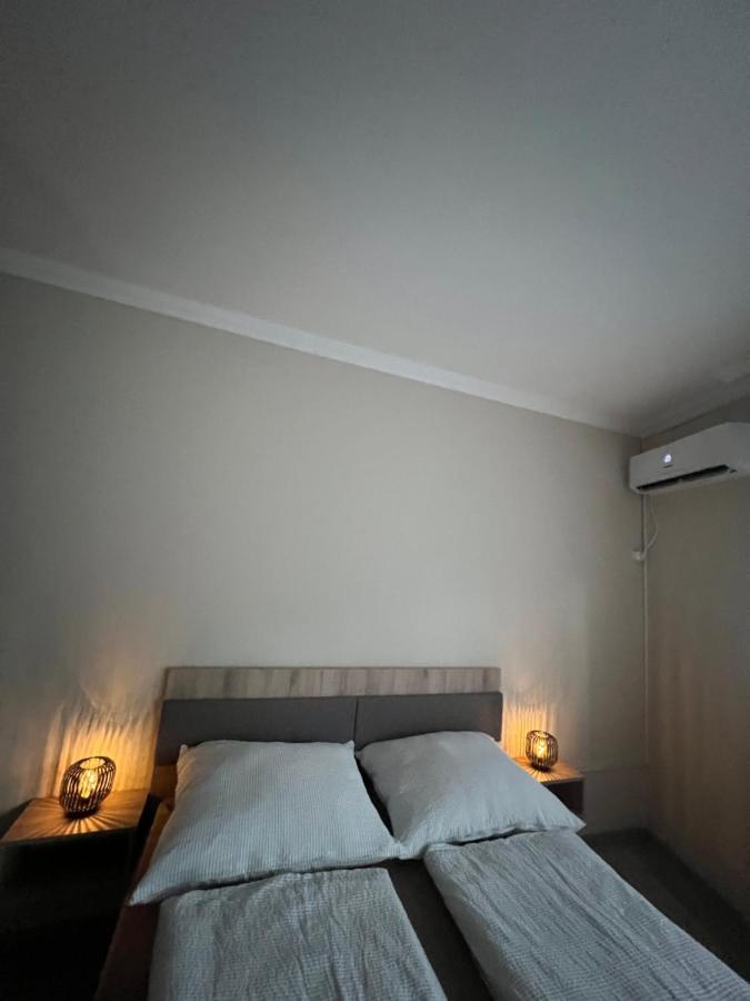 Alina Apartmanok ハイデゥソボスロー エクステリア 写真
