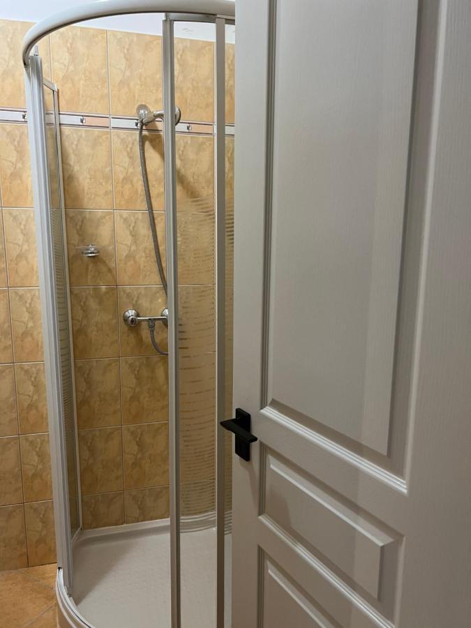 Alina Apartmanok ハイデゥソボスロー エクステリア 写真