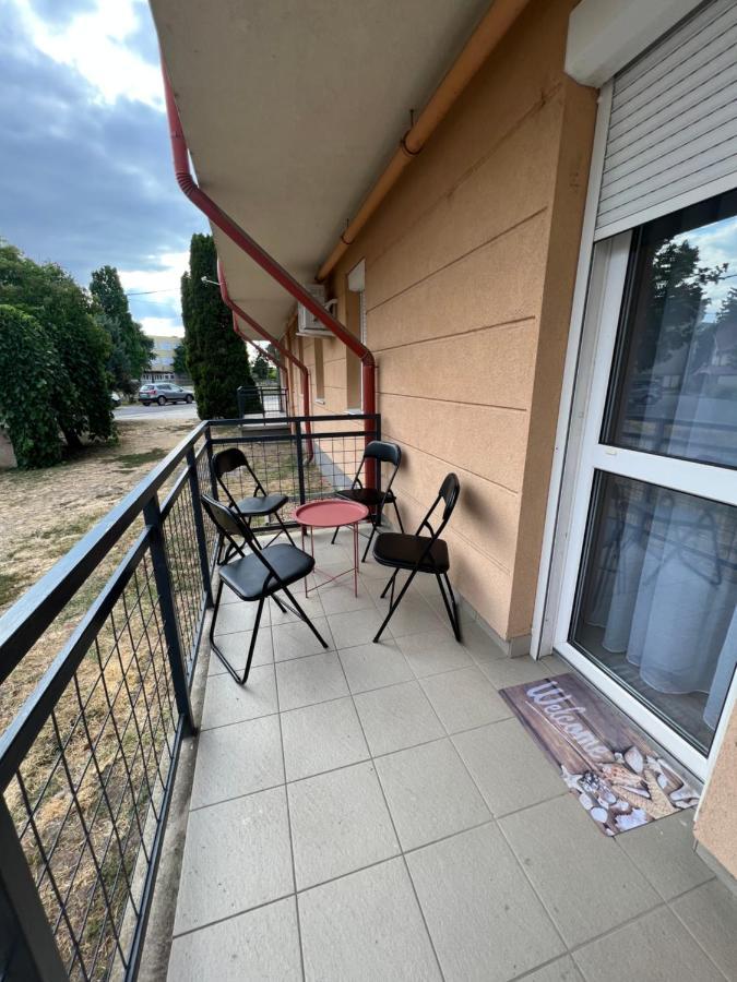 Alina Apartmanok ハイデゥソボスロー エクステリア 写真